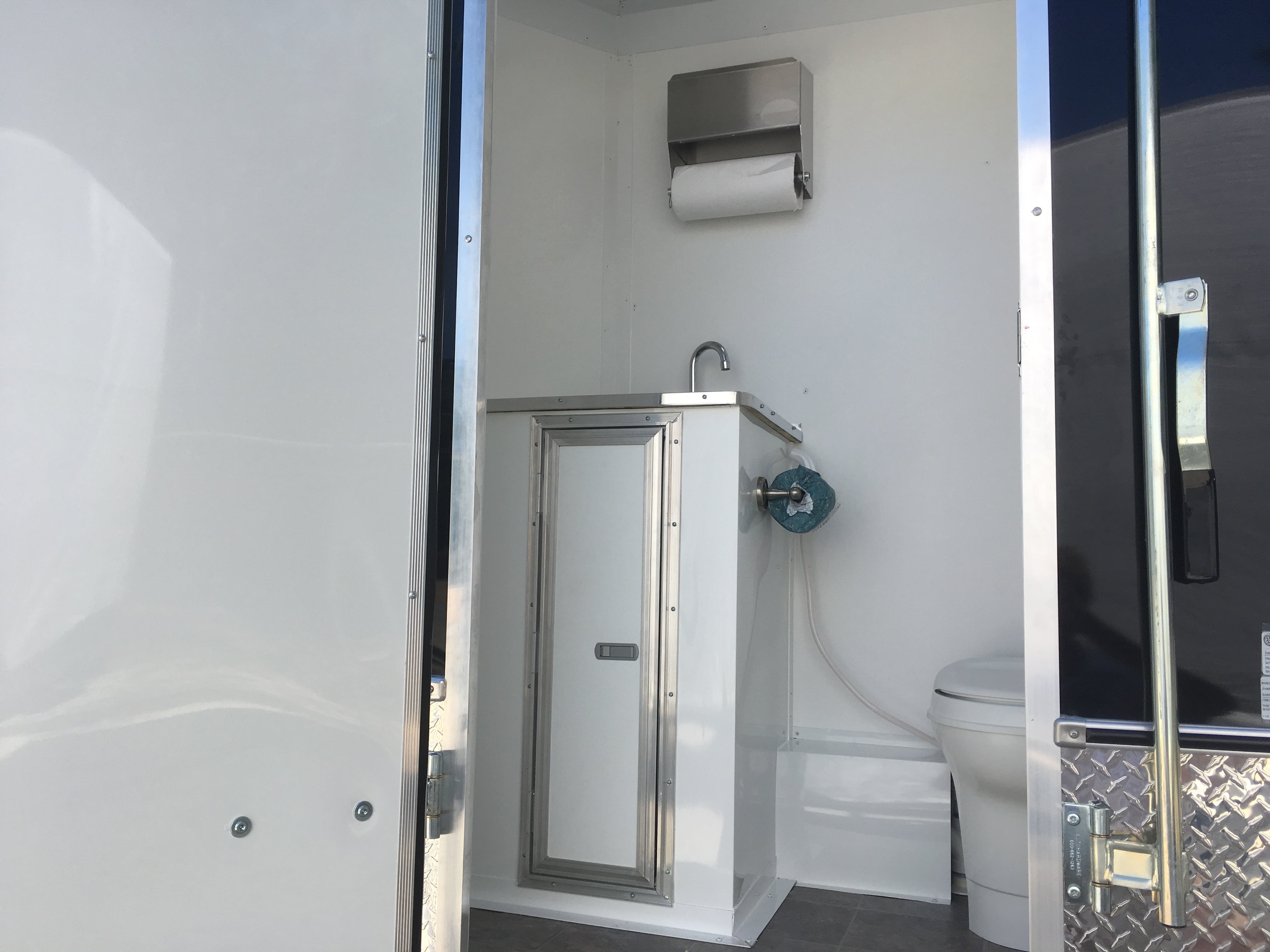 Tailgate-Tonic-tailgate-trailer-restroom