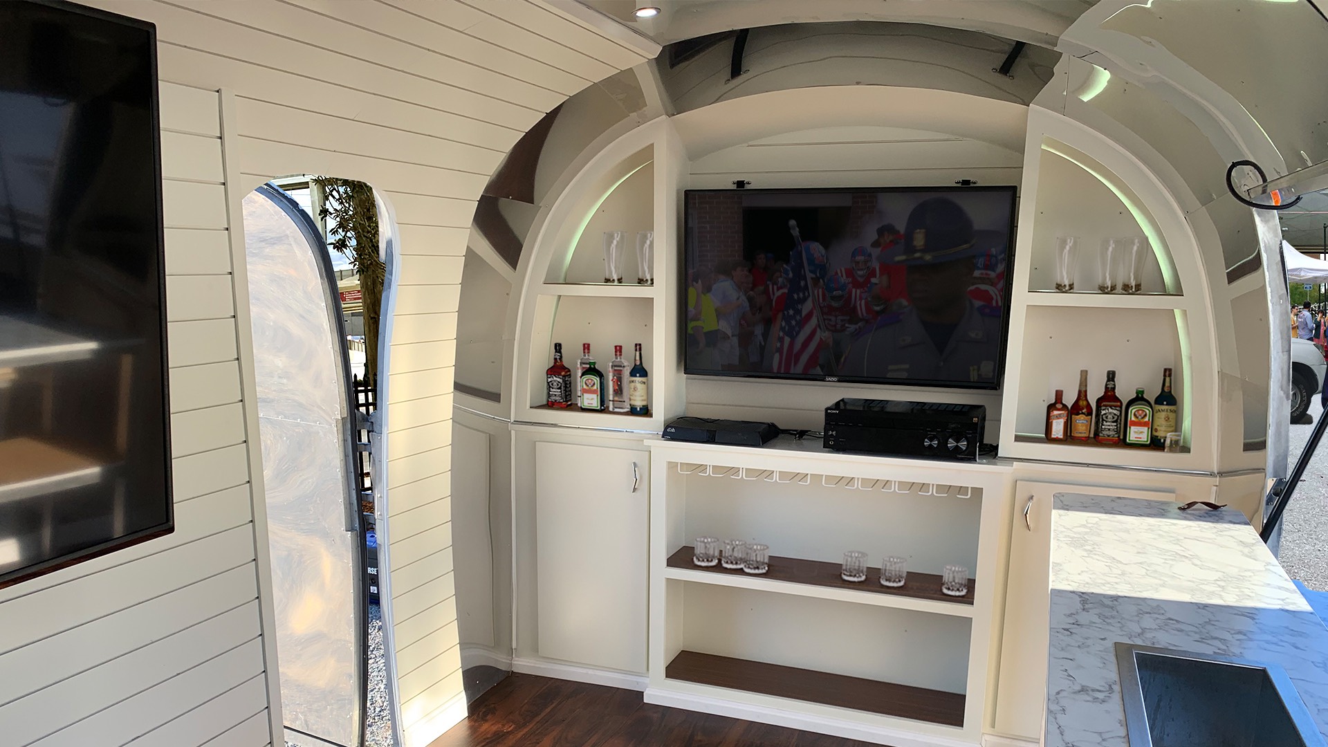 airstream-tailgate-bar-rental