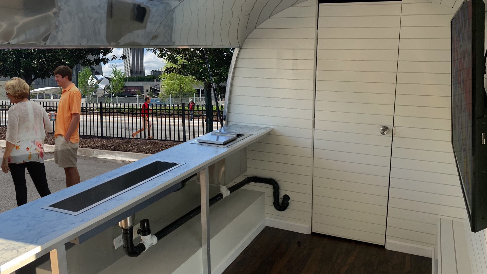 tailgating-airstream-tv-trailer-services